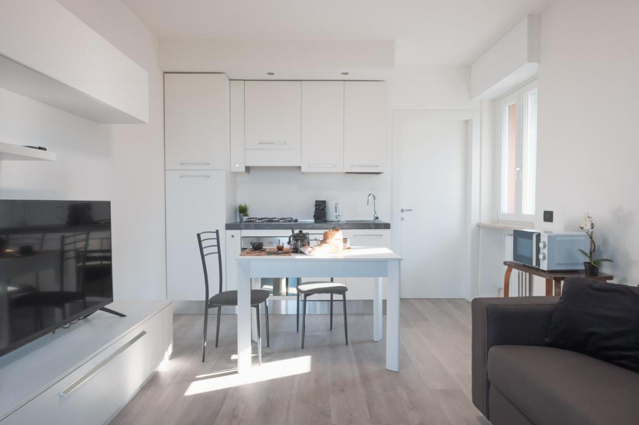 By The Lake Apartments - Smart Дезенцано-дель-Гарда Экстерьер фото